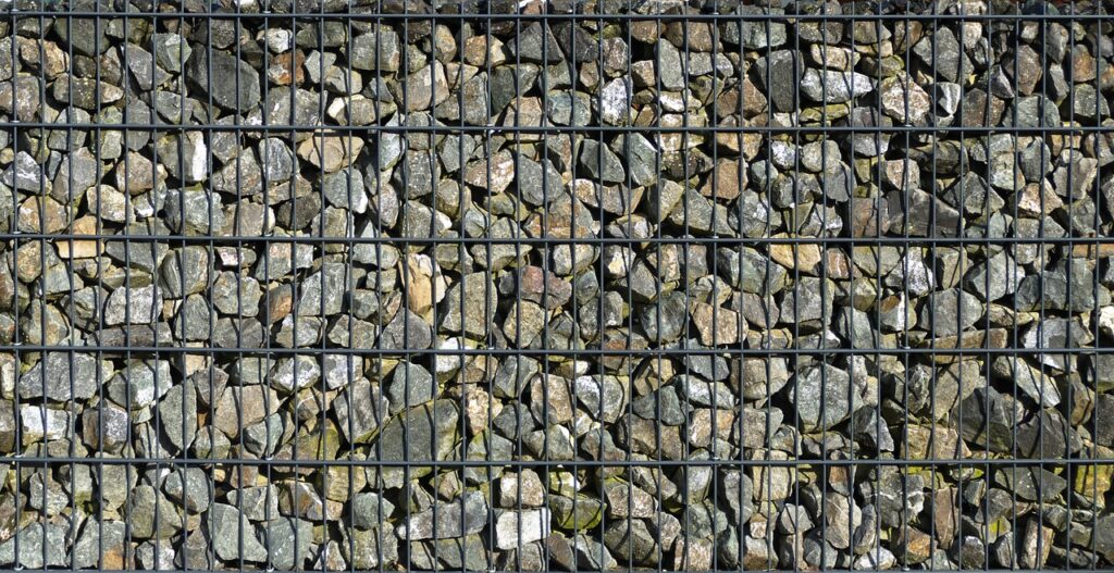 Rénovation extérieure : pourquoi utiliser un mur en gabion ?